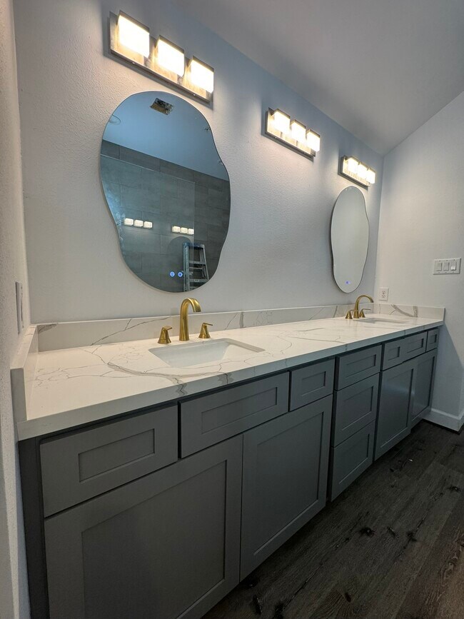 Building Photo - 2710 Hullsmith Dr