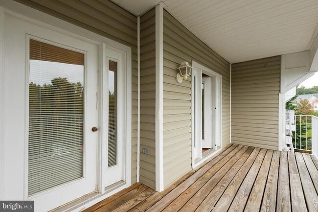 Building Photo - 2013 Warners Terrace S