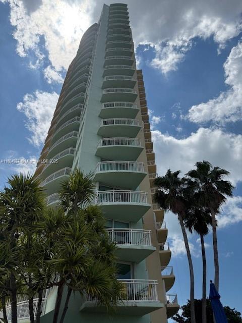 Building Photo - 2475 Brickell Ave