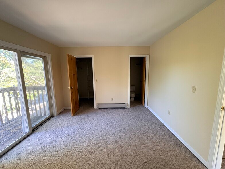 Building Photo - M9 Stonehedge Dr