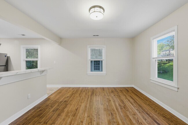 Building Photo - One Level Home Near University of Lynchburg