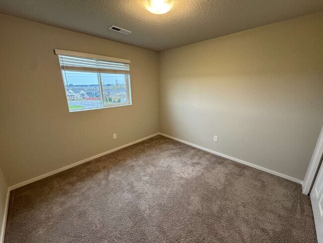 Building Photo - Beautiful, 5-Bedroom Camas Home