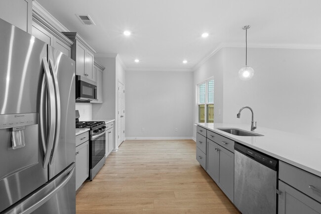 Building Photo - 837 Peony Ln