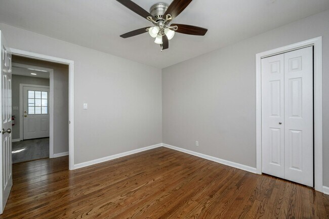 Building Photo - 6 Madison St