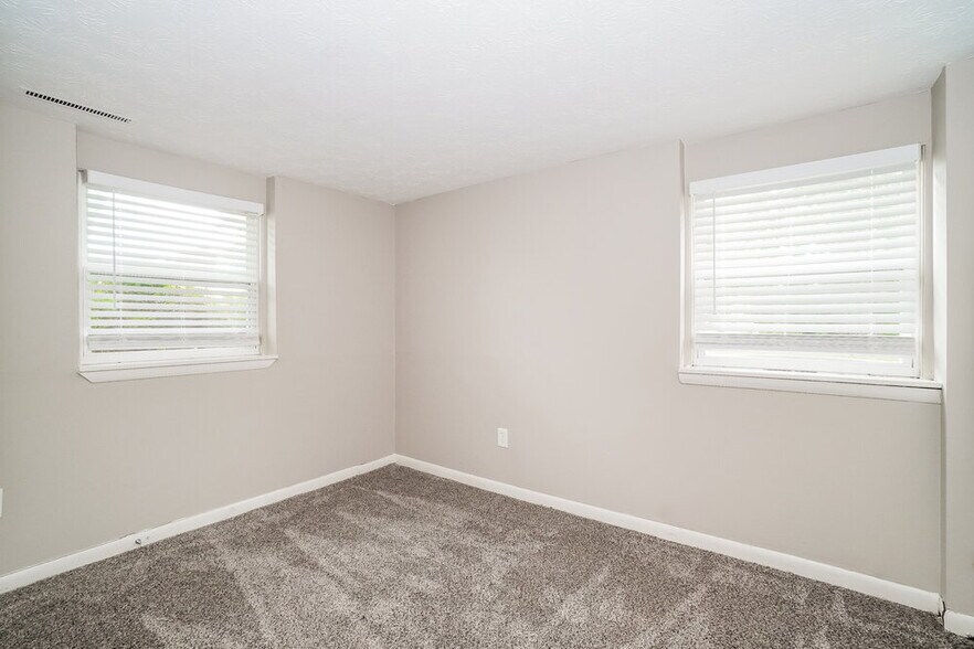 Building Photo - 2557 Brunswick Dr