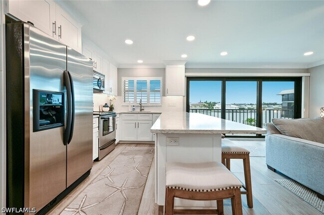 Building Photo - 3200 Gulf Shore Blvd N