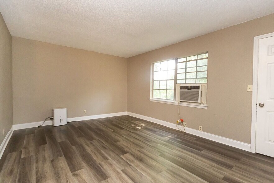 Building Photo - 387 Alice Dr