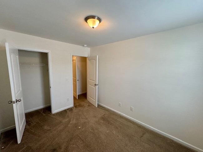 Building Photo - Crosstowne Townhome Available NOW!