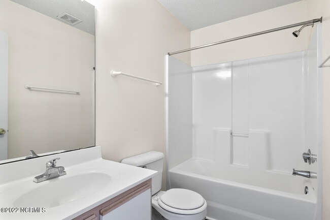 Building Photo - 103 Woodlake Ct