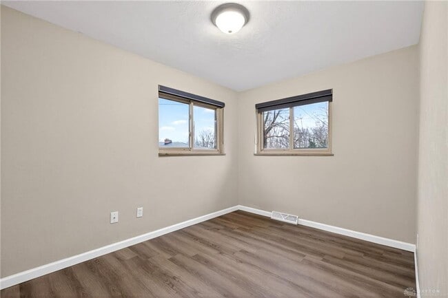 Building Photo - 275 Parker Dr