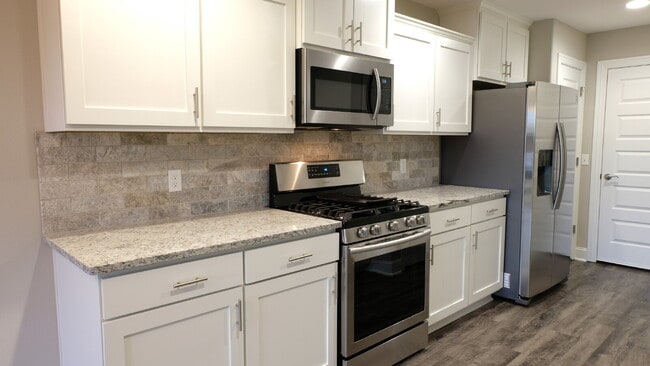Building Photo - 1/2 off first month rent!  Three Bedroom Two Bath - Now $1,799 a month!