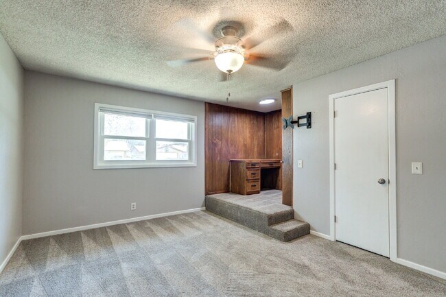 Building Photo - Renovated Three-Bedroom home in Central Lu...