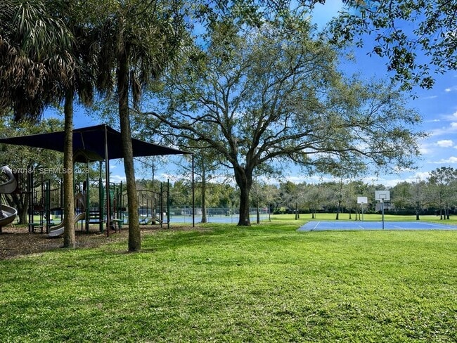 Building Photo - 10708 NW 12th Manor