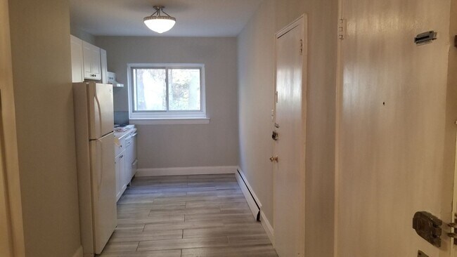 Building Photo - Great 2 Bed for Students