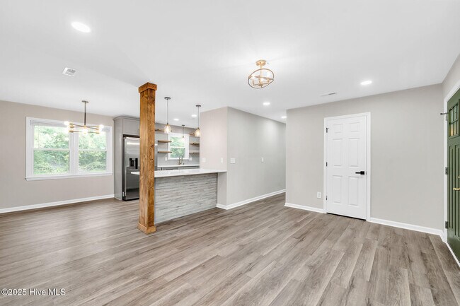 Building Photo - 114 Candlewood Dr