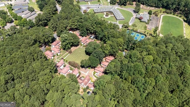 Building Photo - 1410 Club Dr