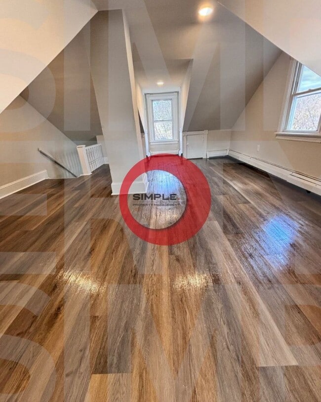 Building Photo - 3 Bedroom House