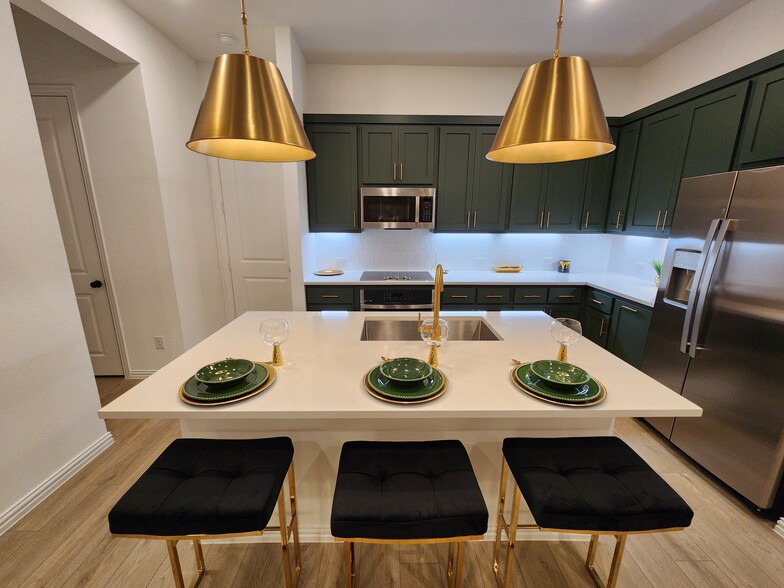 Building Photo - 632 Blue Ridge Dr