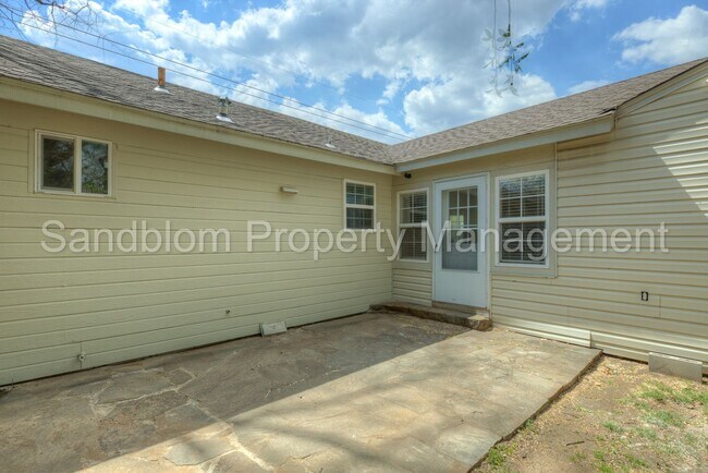 Building Photo - FOR LEASE | Tulsa | $1500 Rent | 3 Bed, 2 Bath Home