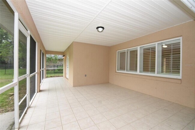 Building Photo - 11 Zenith Ct