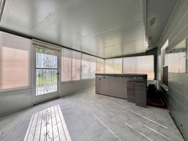 Building Photo - Charming 3 Bed/2 Bath Single Family Home in Winter Park!