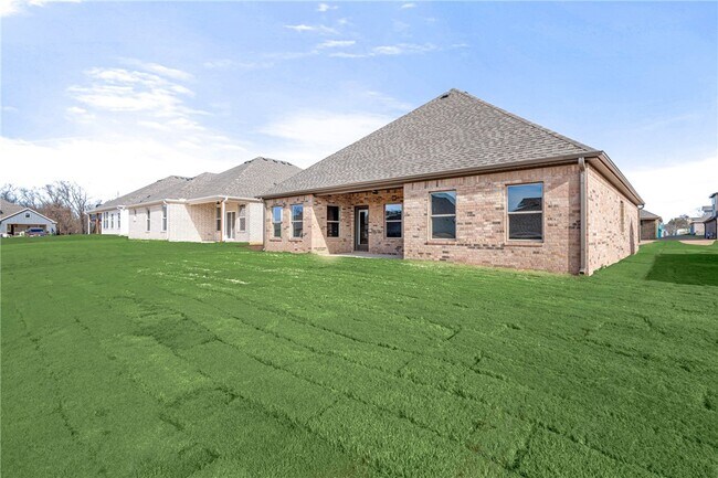 Building Photo - 2304 N Presley St