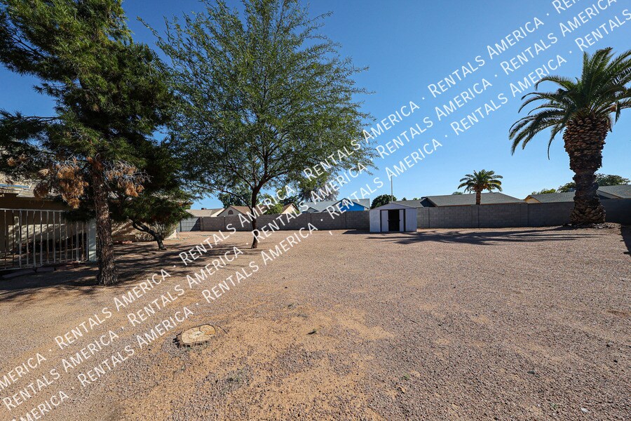 Building Photo - 710 W Alamo Dr