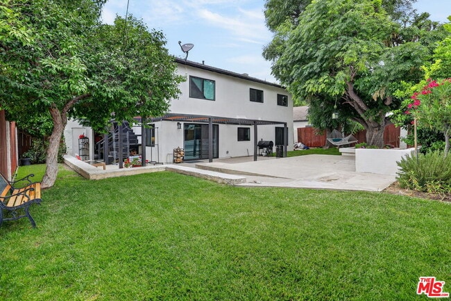 Building Photo - 2148 Elmdale Ave