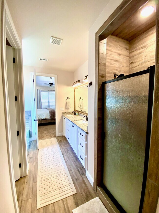 Building Photo - 1215 Desert Rose Dr