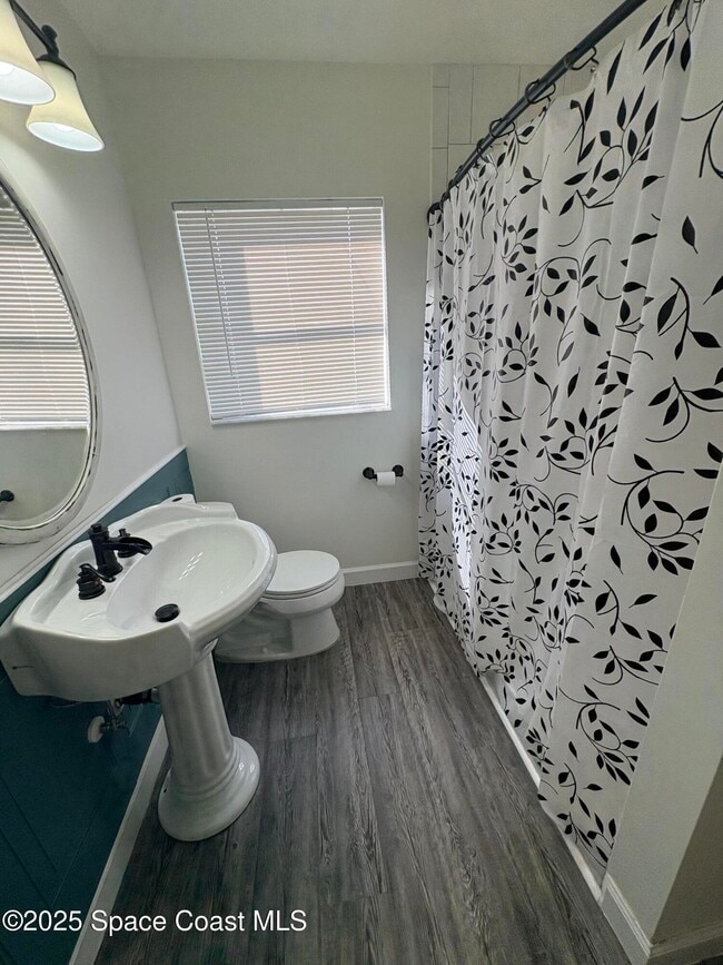 Building Photo - 1217 Pinewood Dr