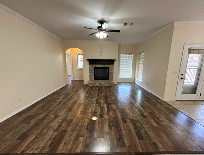 Building Photo - Elegant Living in the Heart of OKC – Impec...