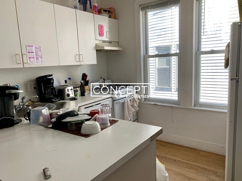 Building Photo - 530 Cambridge St