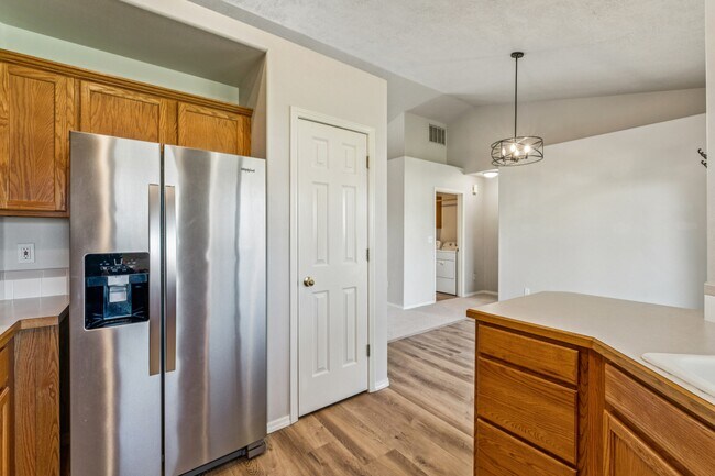 Building Photo - 8210 Waterside Ave