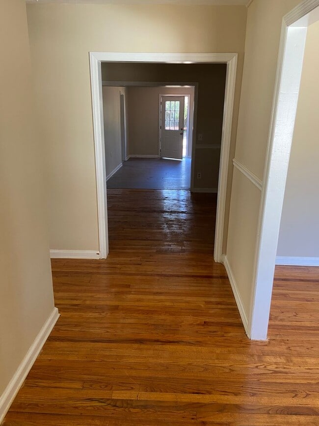 Building Photo - 5 Bedroom / 2 Bathroom Home for Rent in Columbus, GA 31906