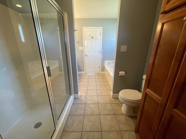 Building Photo - 5BD/4BA Single Family Home
