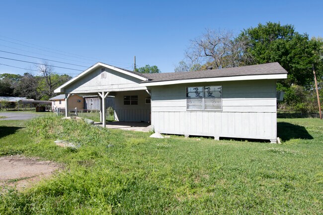 Building Photo - 407 Nugier Ave