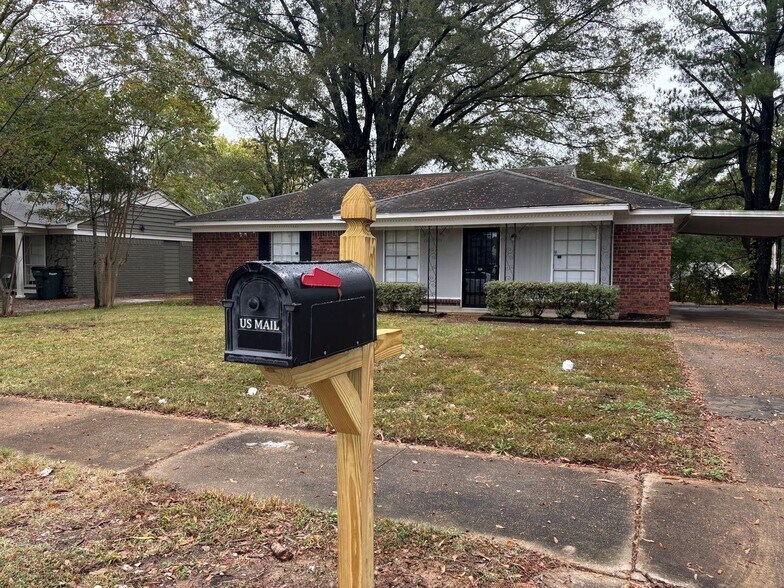 Primary Photo - 5240 Bitter Creek Dr