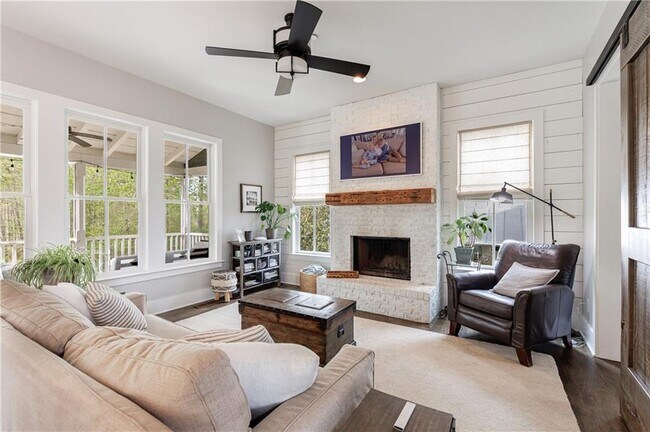 Building Photo - 1000 Loliver Ln