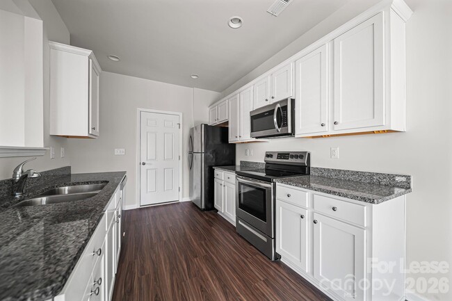 Building Photo - 715 Lackey St