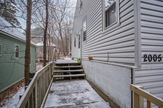 Building Photo - Duluth MN 5-Bedroom - 2-Bath Single Family