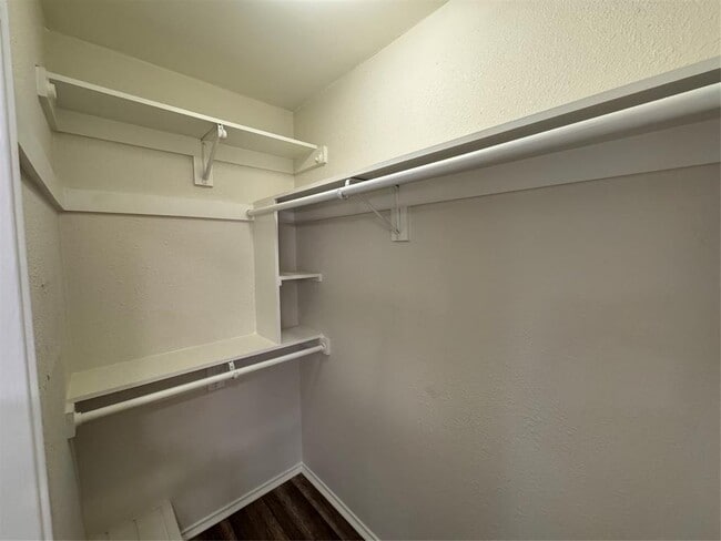 Building Photo - 301 Mesa Dr