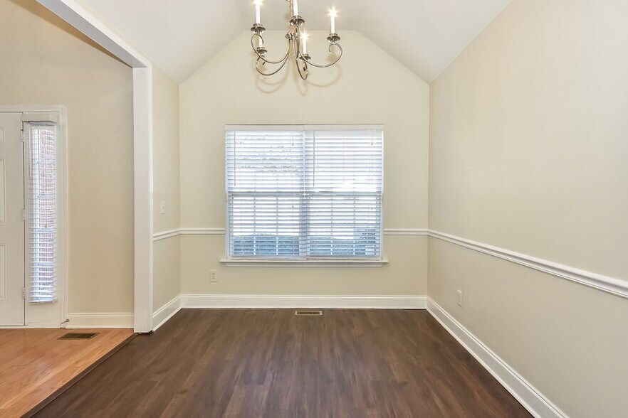 Building Photo - 1565 Bridgecrest Dr