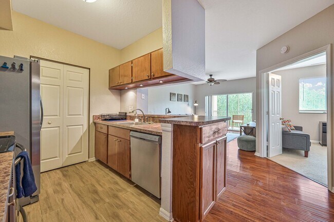 Building Photo - ** Tuscany Gardens ~ Fully Furnished 2 BED Condo in Fort Myers **