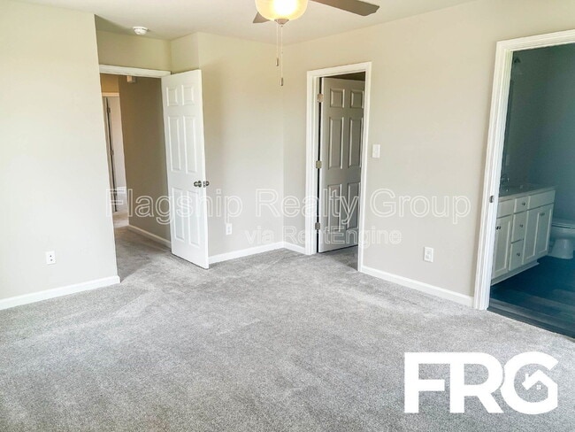 Building Photo - 102 Michael Thomas Pl