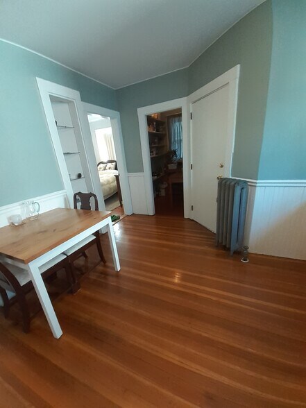 Eat in kitchen and walk in pantry - 29 Rose St