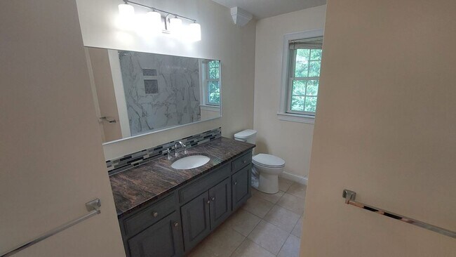 Building Photo - 339 Poplar St
