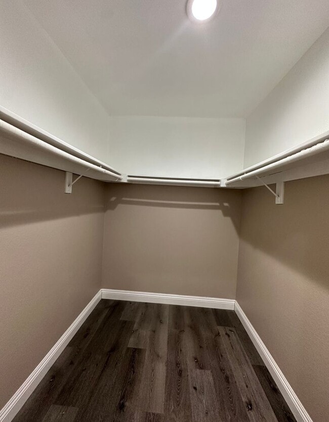 Building Photo - Charming Townhouse in South Coast Metro