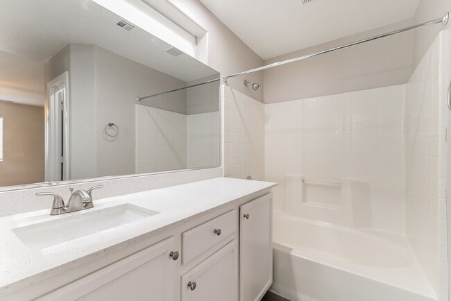 Building Photo - 10355 Missouri Meadows St