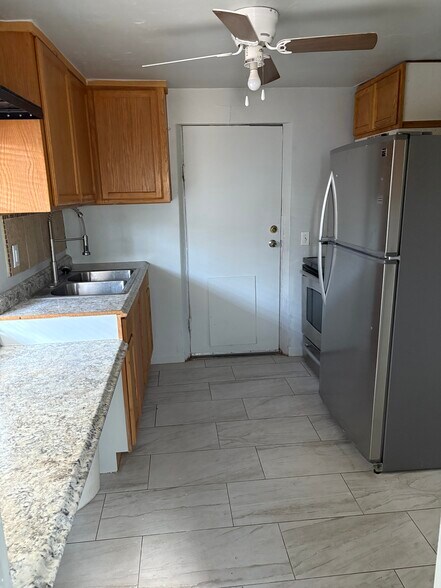 Building Photo - 250 S Grand Dr