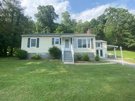 Building Photo - 776 Valley Dr